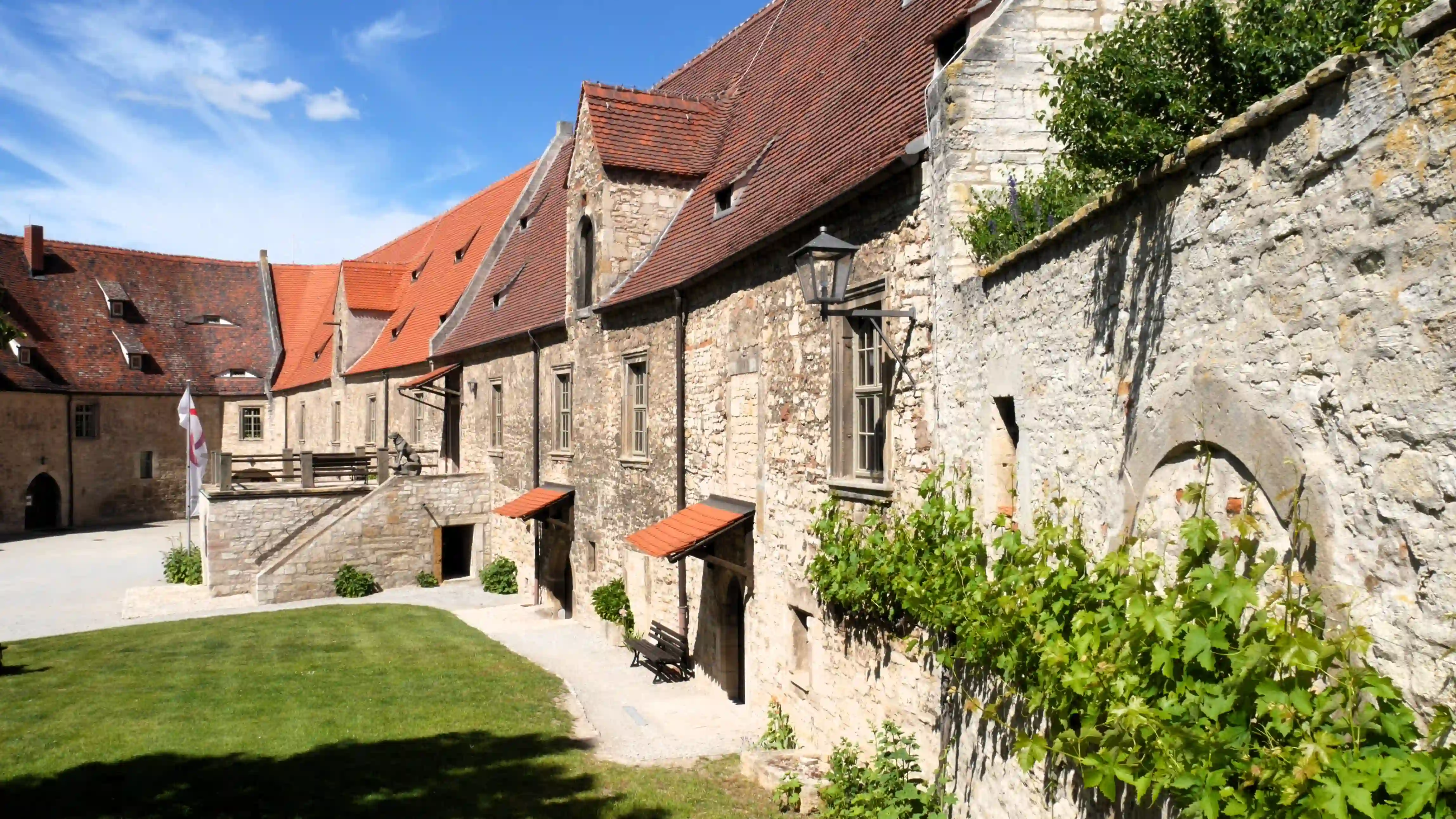 Die Burg hat eine Dauerausstellung und Kinderprogreamm