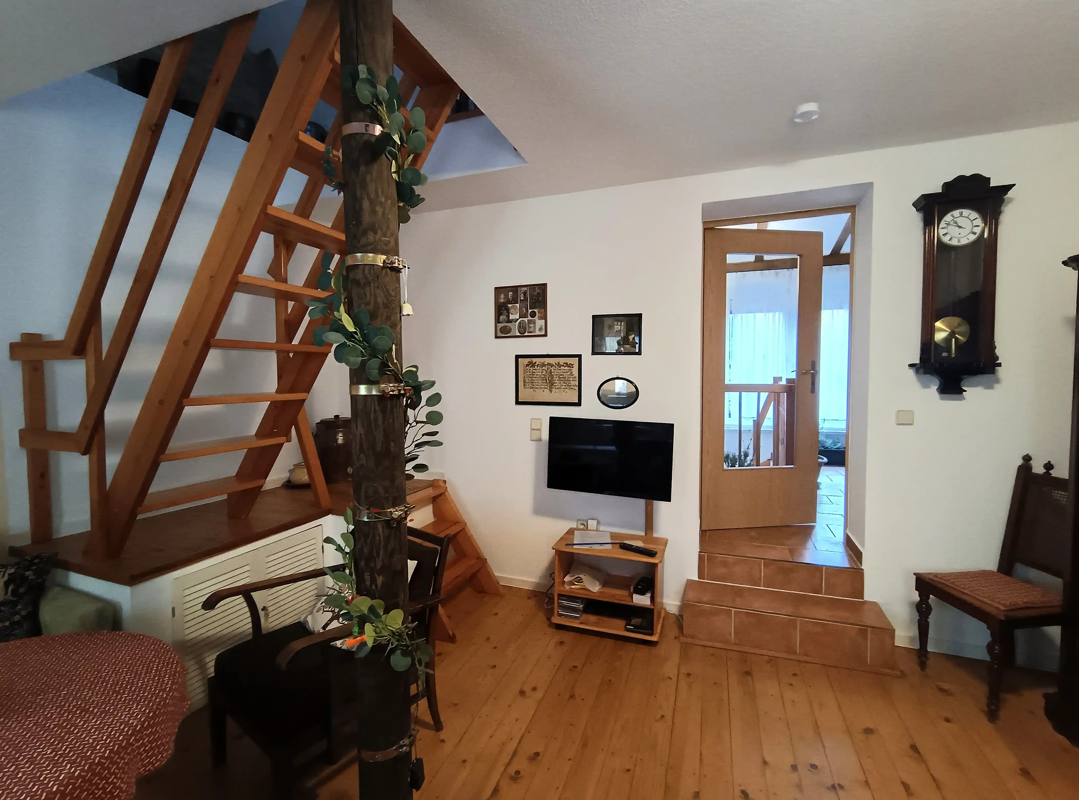 Blick vom Wohnzimmer in Richtung des Wintergartens