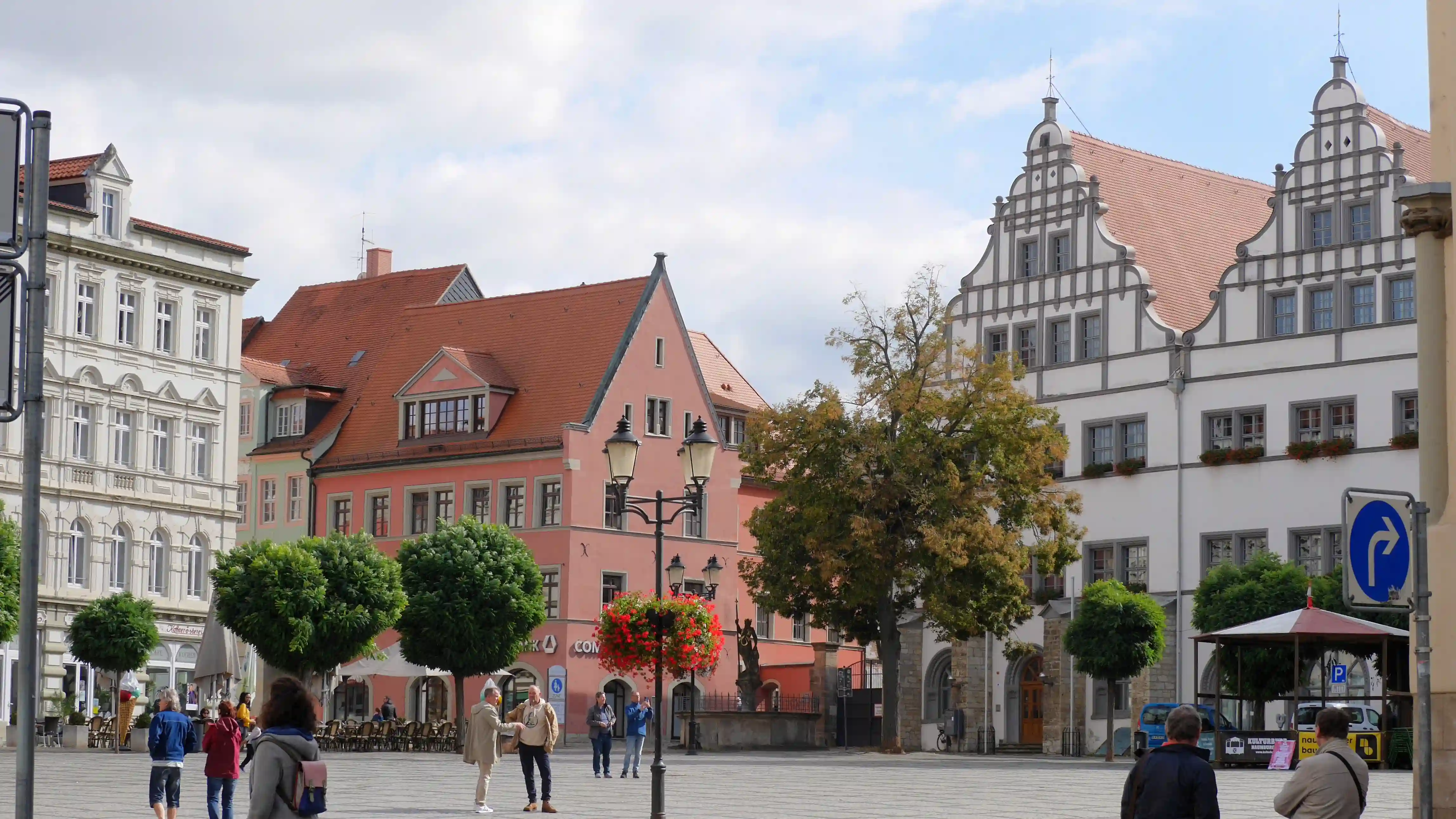 Die gut restaurierte Altstadt schlängelt sich entlang von Kanälen auf einem Hügel